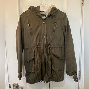 Olive green utility jacket with Sherpa lining, very warm, size xsmall